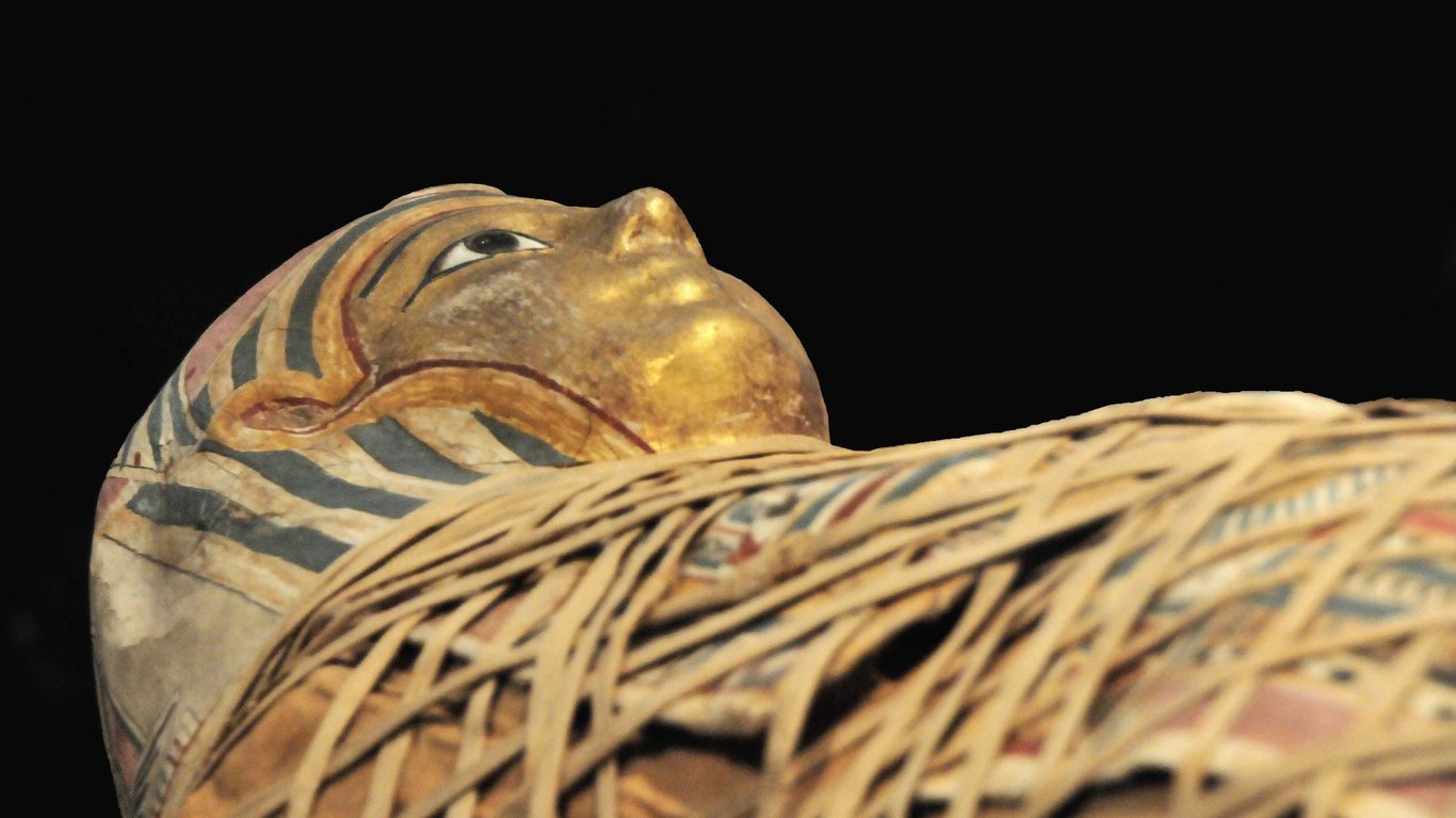 В Єгипті розгорнули мумію фараона Аменхотепа: що вона приховувала. Фото