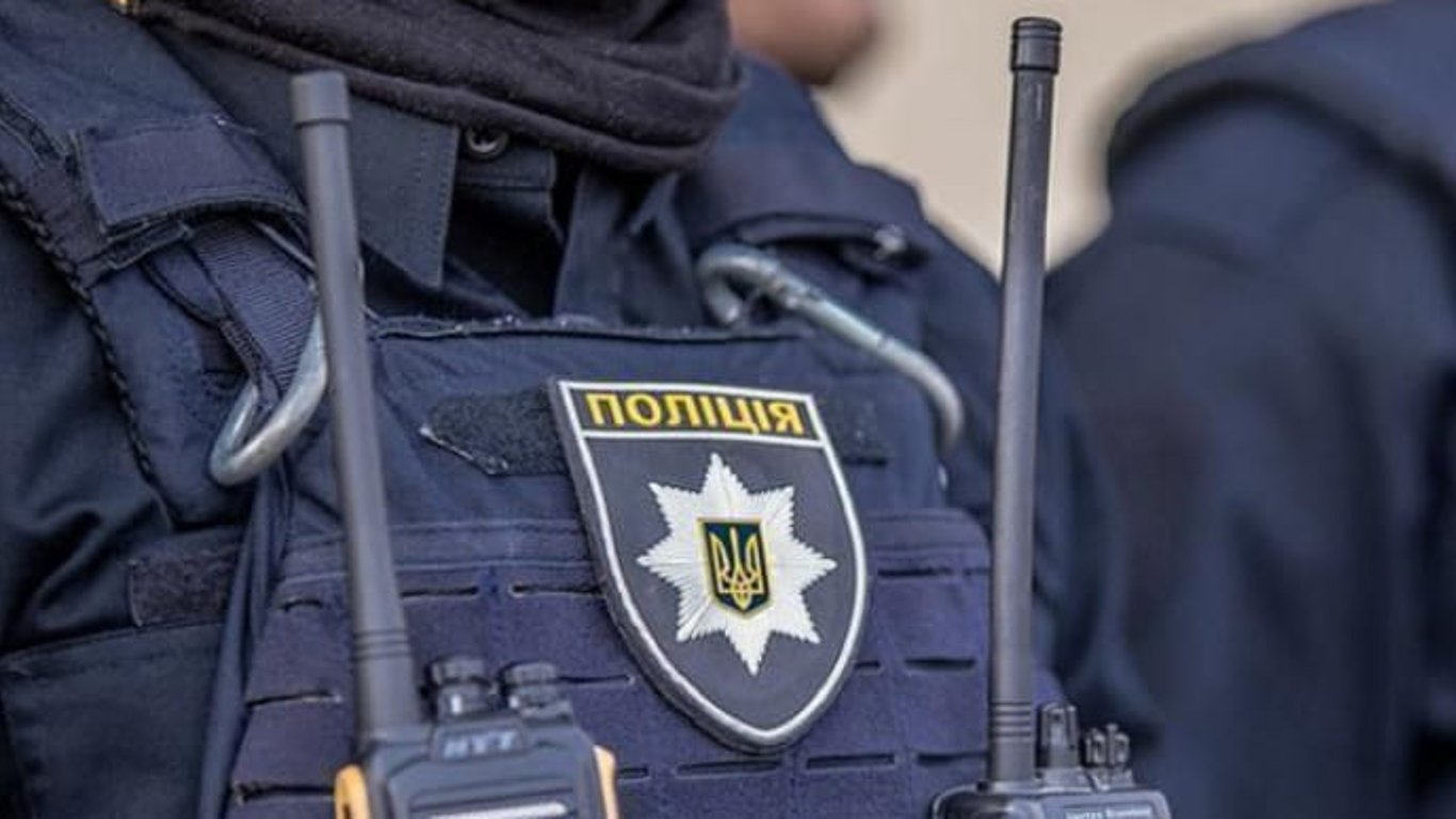 НП у Києві - чоловік зламав ніс поліцейському