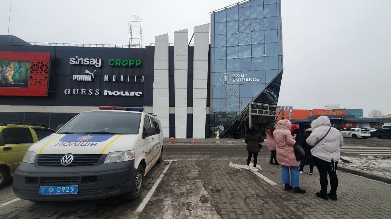 Чп в Киеве -  срочно закрыли известный ТРЦ