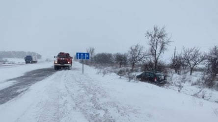 Сильный снегопад накрыл Днепр и Запорожье: непогода парализовала города. Фото и видео - 285x160