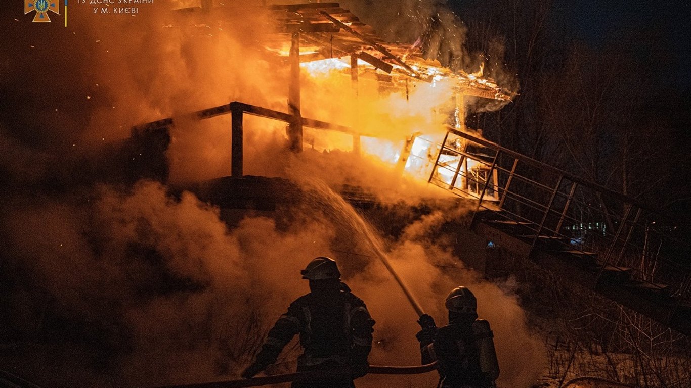Пожар на оболонской набережной - опубликованы впечатляющие фото