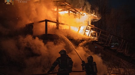 Пожар на оболонской набережной: опубликованы впечатляющие фото - 285x160
