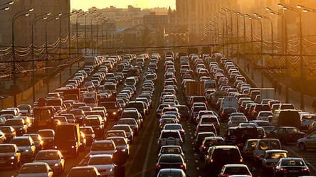В Киеве образовались серьезные пробки: где не проехать. Карта - 285x160