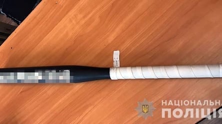 В Киеве мужчина с помощью биты выбивал долг со своего товарища - 285x160