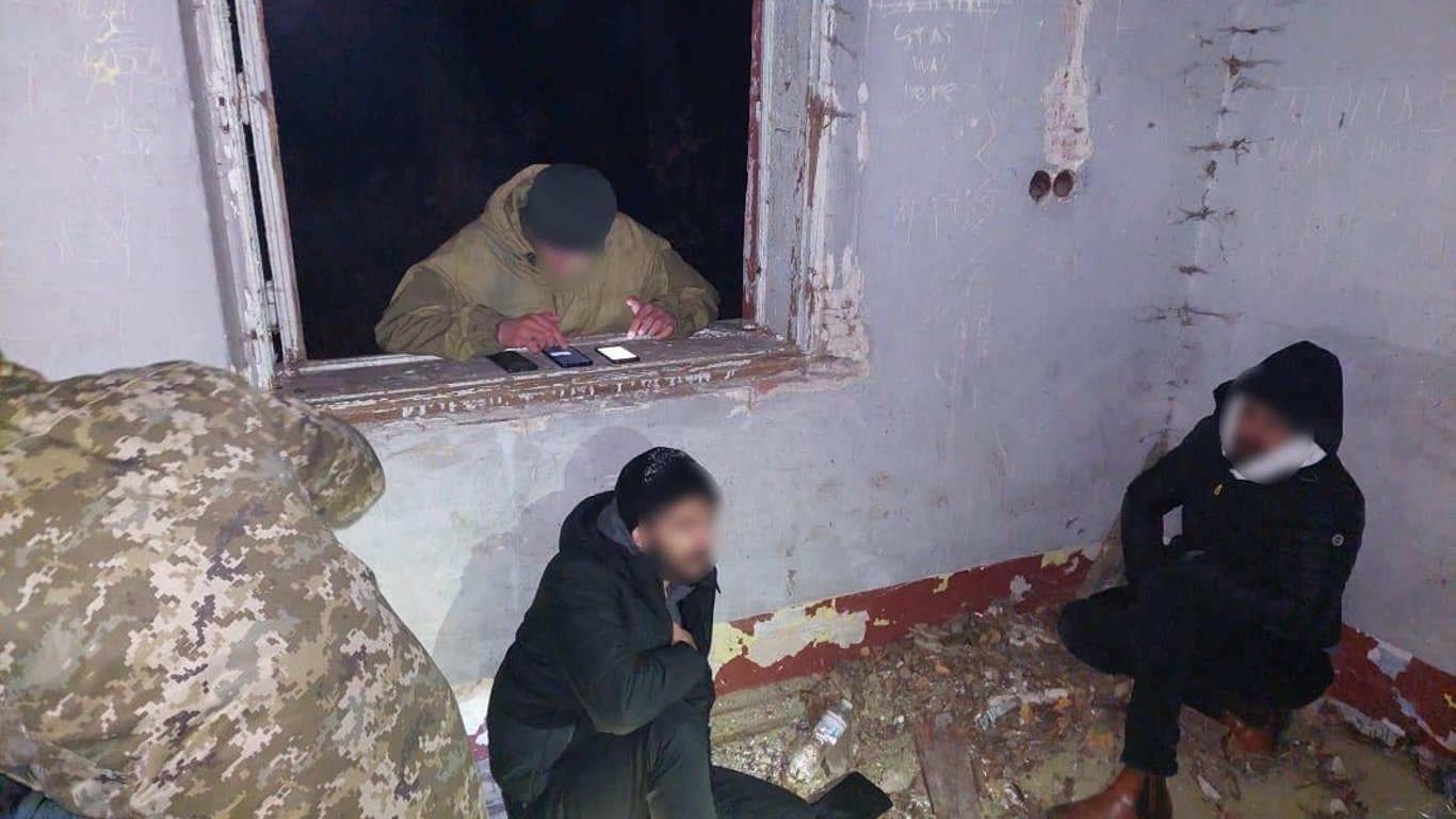 Задержание иностранцев на границе Львовщины-фото с места происшествия