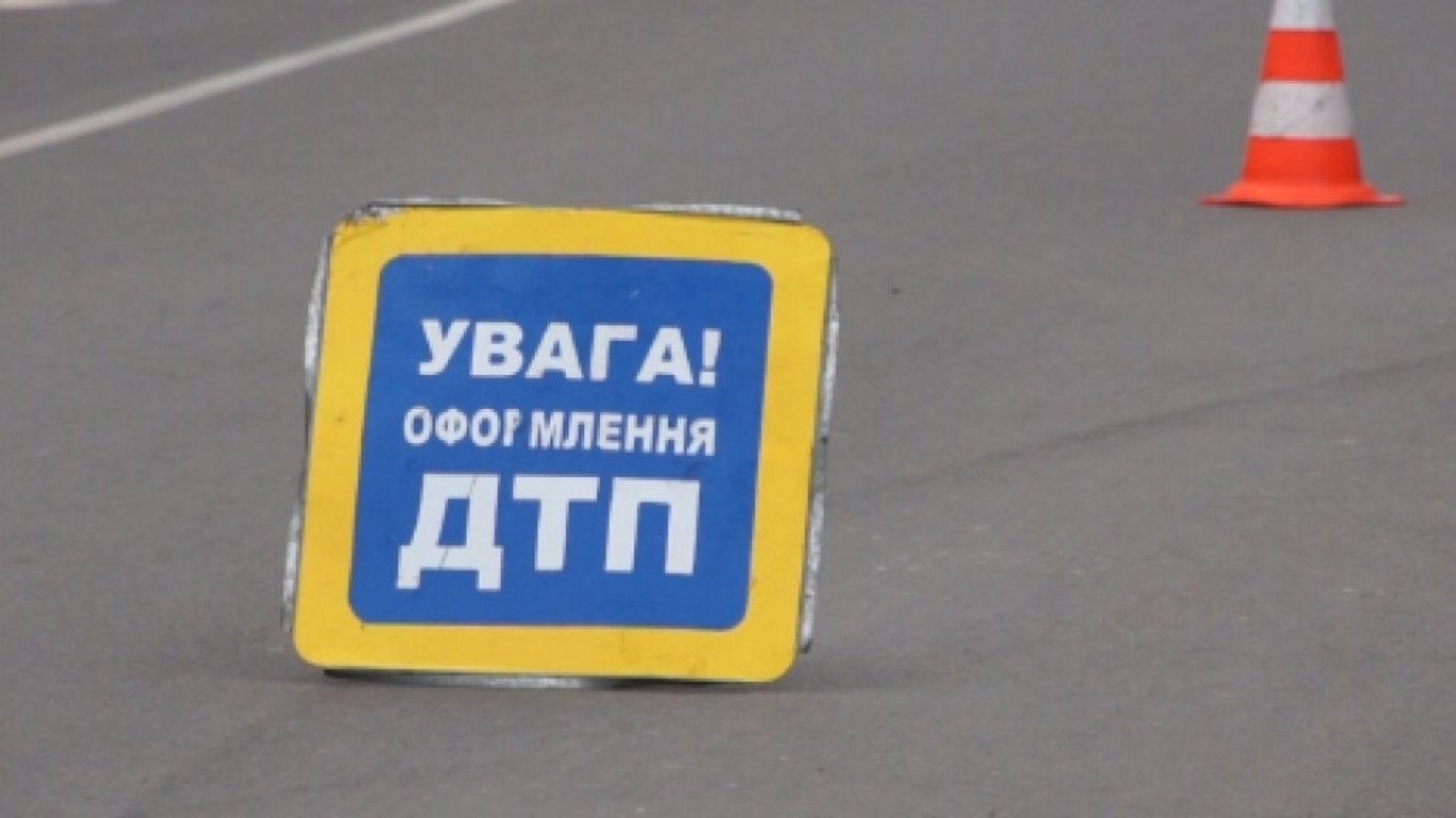 ДТП в Одесской области - фура перевернулась в кювет
