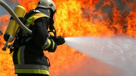 Лежала без сознания в дыму: во Львове пожарные спасли женщину - 285x160