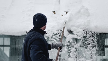 Львів від снігу вночі розчищали 14 тракторів: яка ситуація на дорогах - 285x160