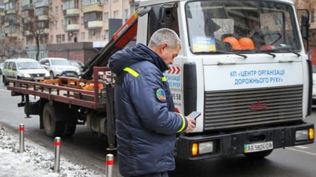 В центре Киева неправильно припарковались родственники Вакарчука: авто эвакуировали - 285x160