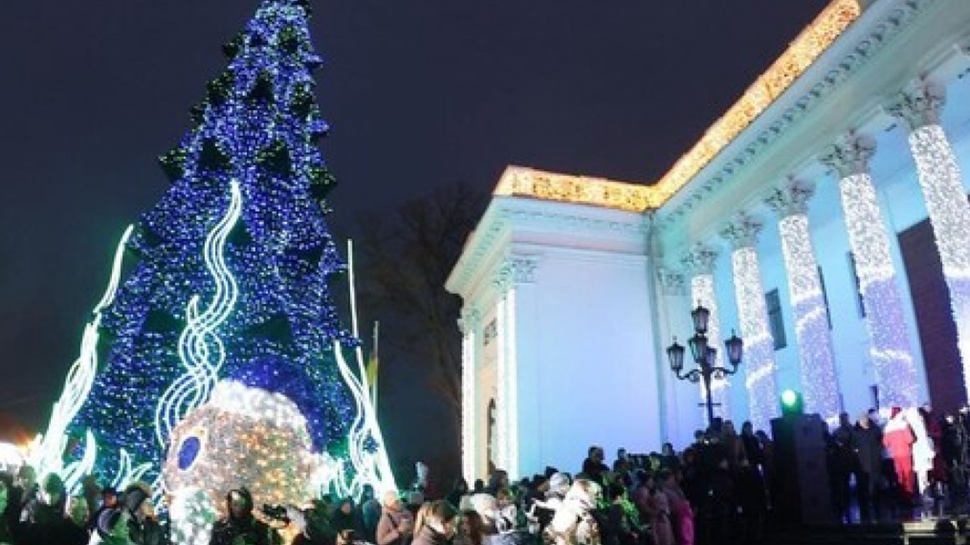 Новый год в Одессе-елка вошла в топ-10 самых красивых