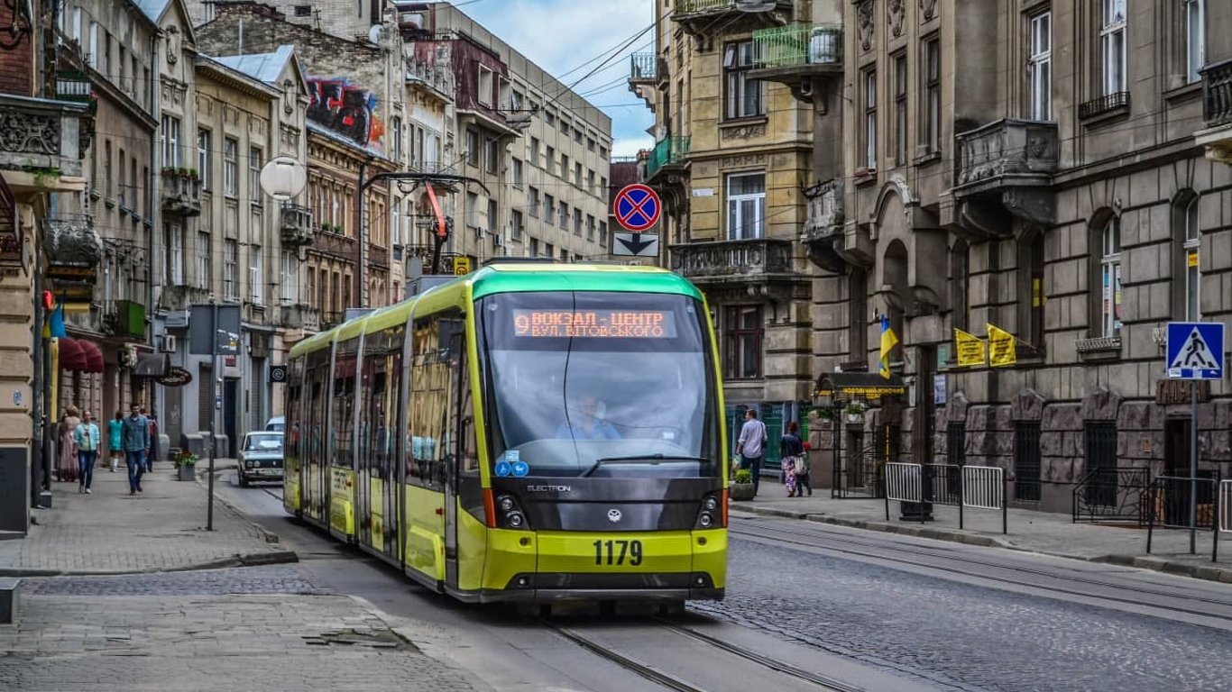 Які трамваї курсуватимуть у Львові в новорічну ніч - список