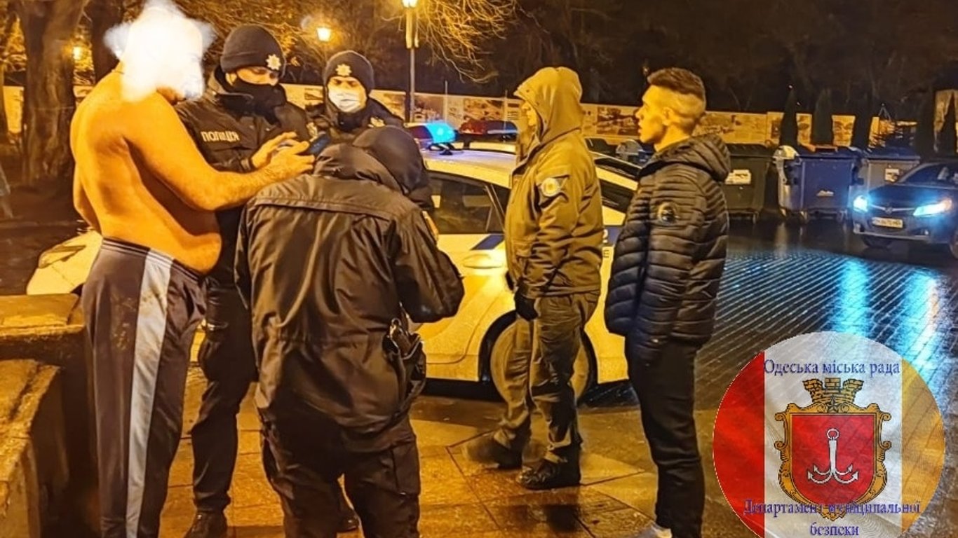 В Одессе задержали полуголого мужчину с ружьем - что известно