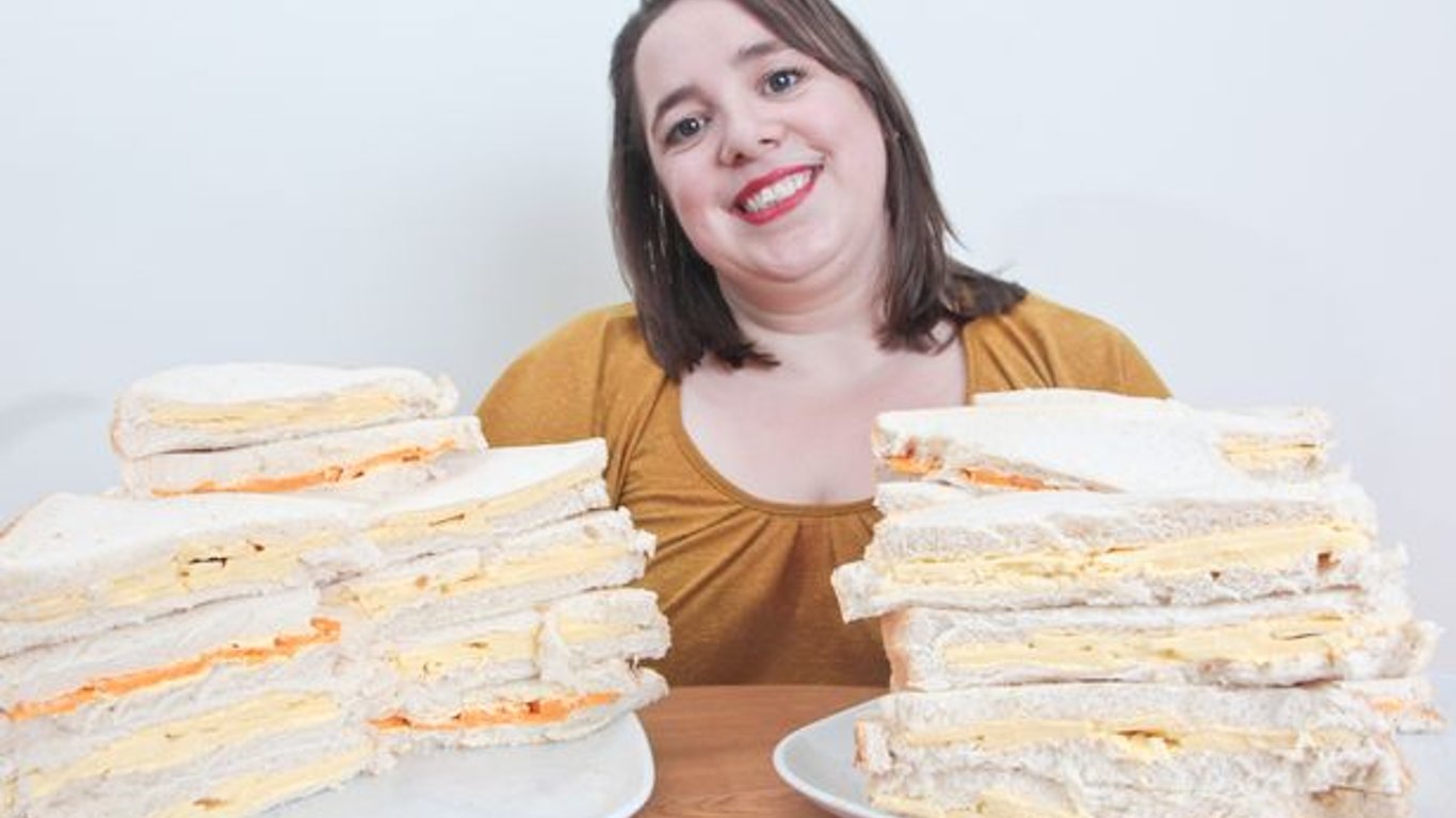 Жінка 30 років їсть тільки бутерброди з сиром - як вона виглядає - фото