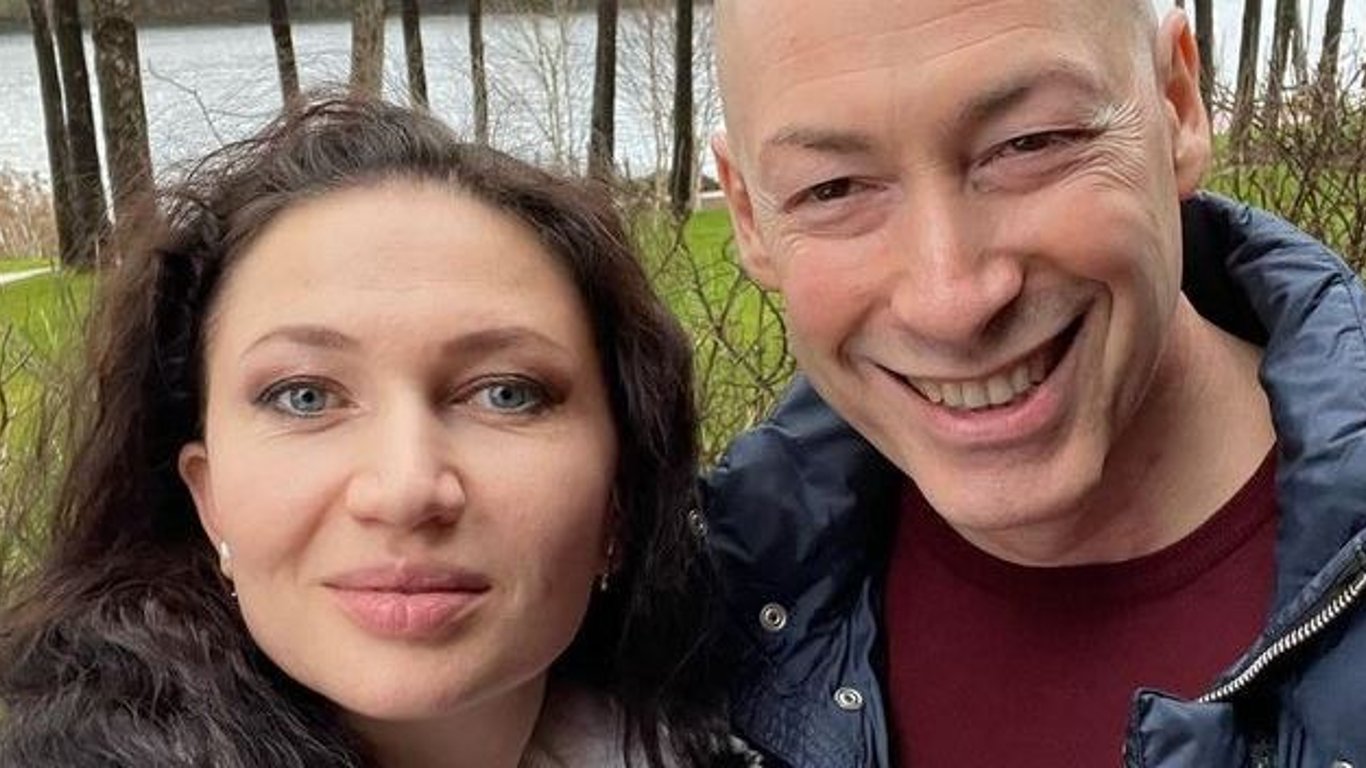 Дмитрий Гордон с дочками: в сеть попало домашнее фото журналиста