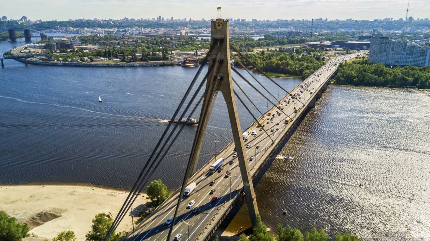 Северный мост стремительно разрушается в Киеве