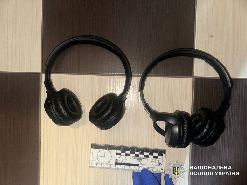 Навушники, які вкрав грабіжник
