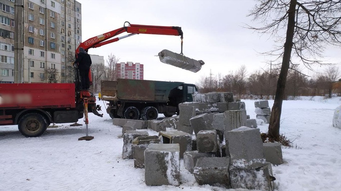 Автор Харківського "Стоунхенджа" назвав його демонтаж актом вандалізму