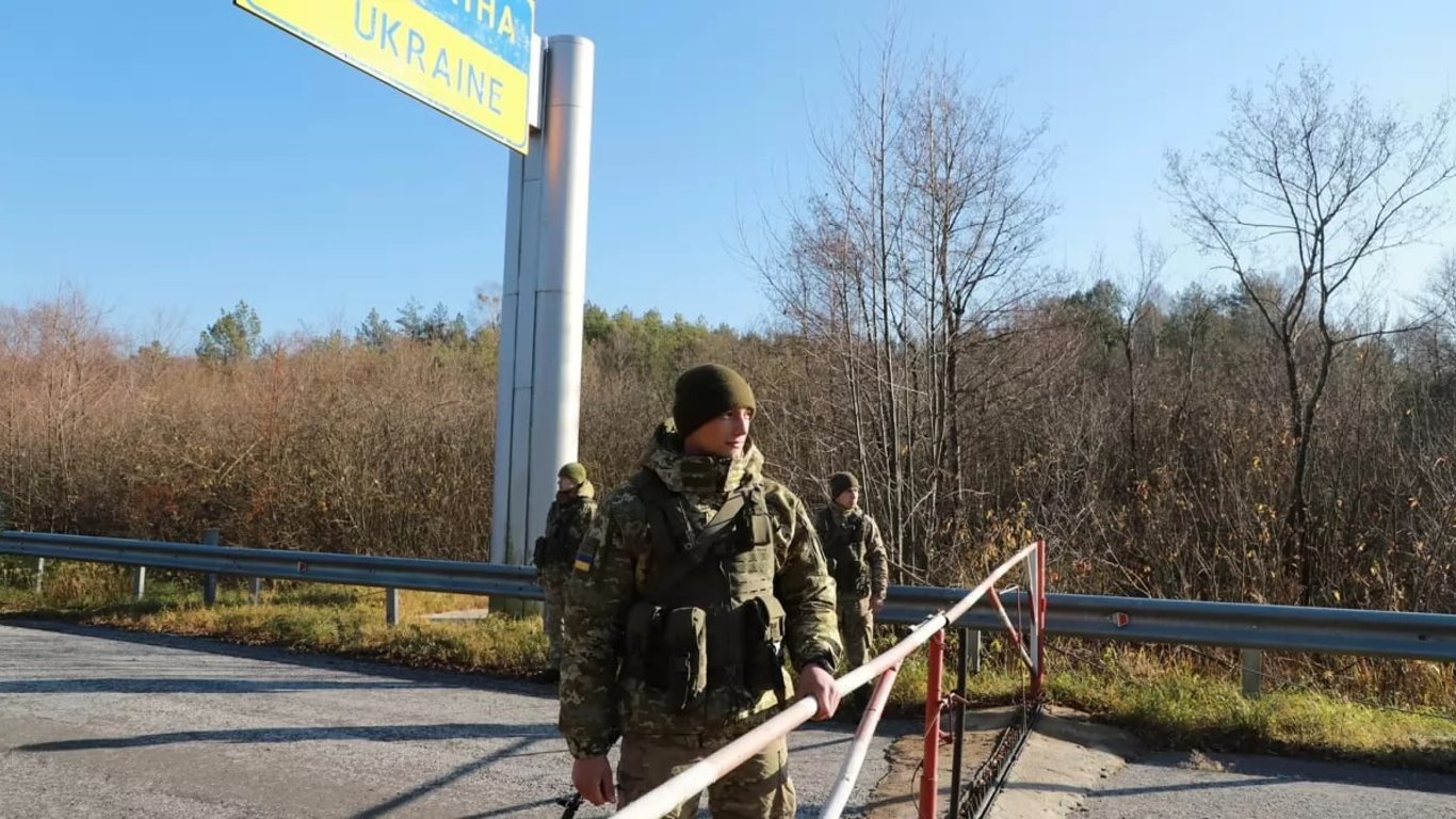 Звільнений військовий не зміг перетнути кордон - що відомо