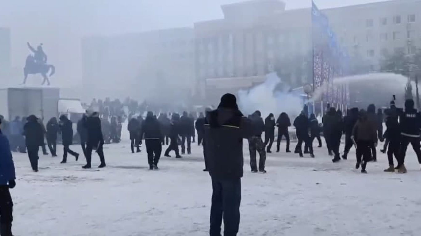 Протесты в Казахстане - мирный житель рассказал, что происходит в Актобе