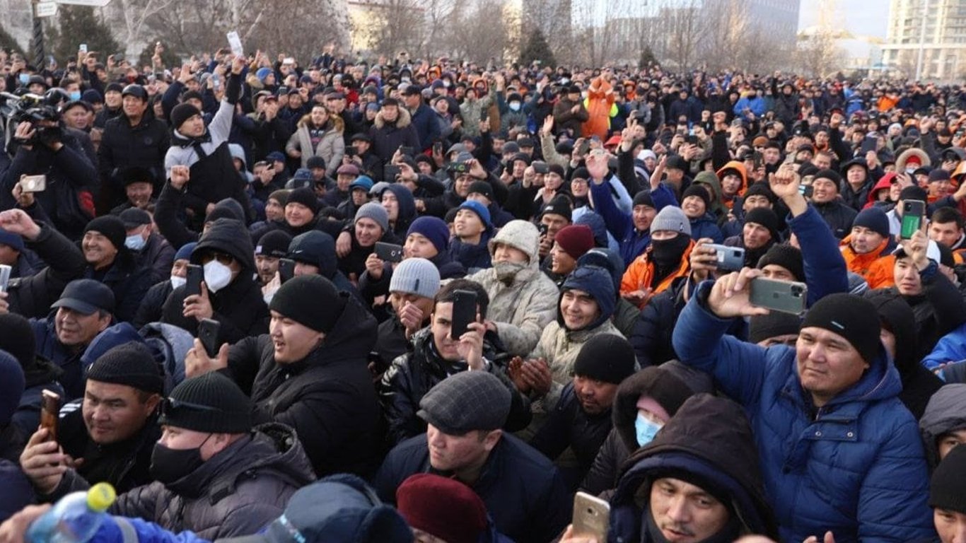 Протести в Казахстані погіршать відносини Росії із Заходом