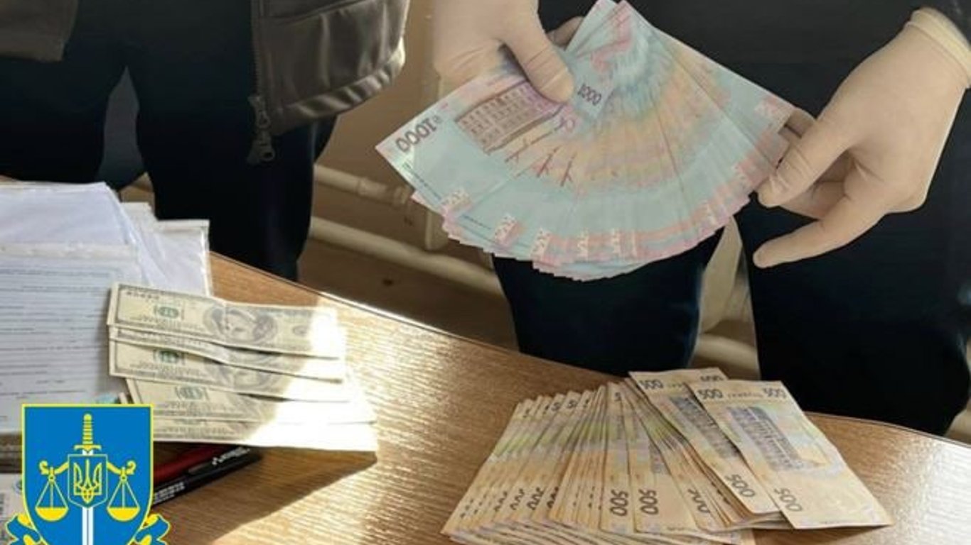На Львівщині затримали директора мисливського господарства - він взяв хабар у 1000 доларів
