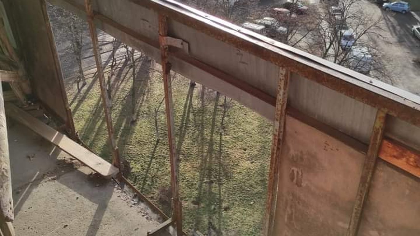Многоэтажки Киева - в Оболонском районе дома стоят в аварийном состоянии