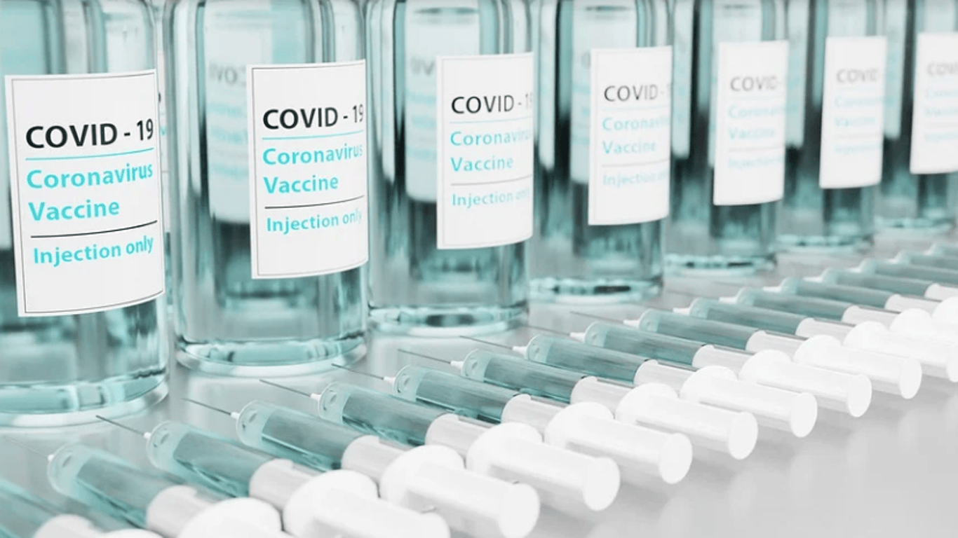 В Харьковской области прививку от коронавируса сделали больше половины жителей области