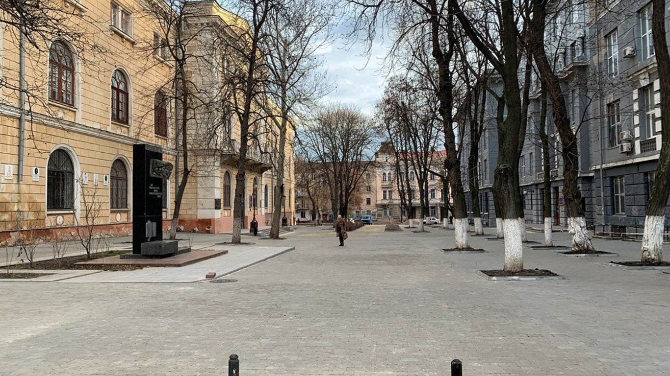 В Одессе ремонтируют тротуары и внутридомовые территории
