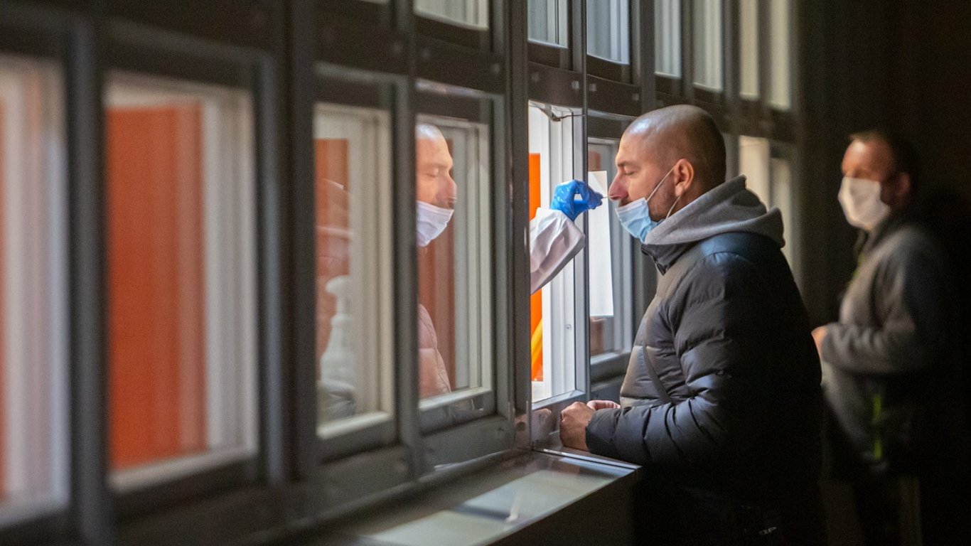 Коронавирус в Украине 6 января положил в больницы более 2 тысяч человек