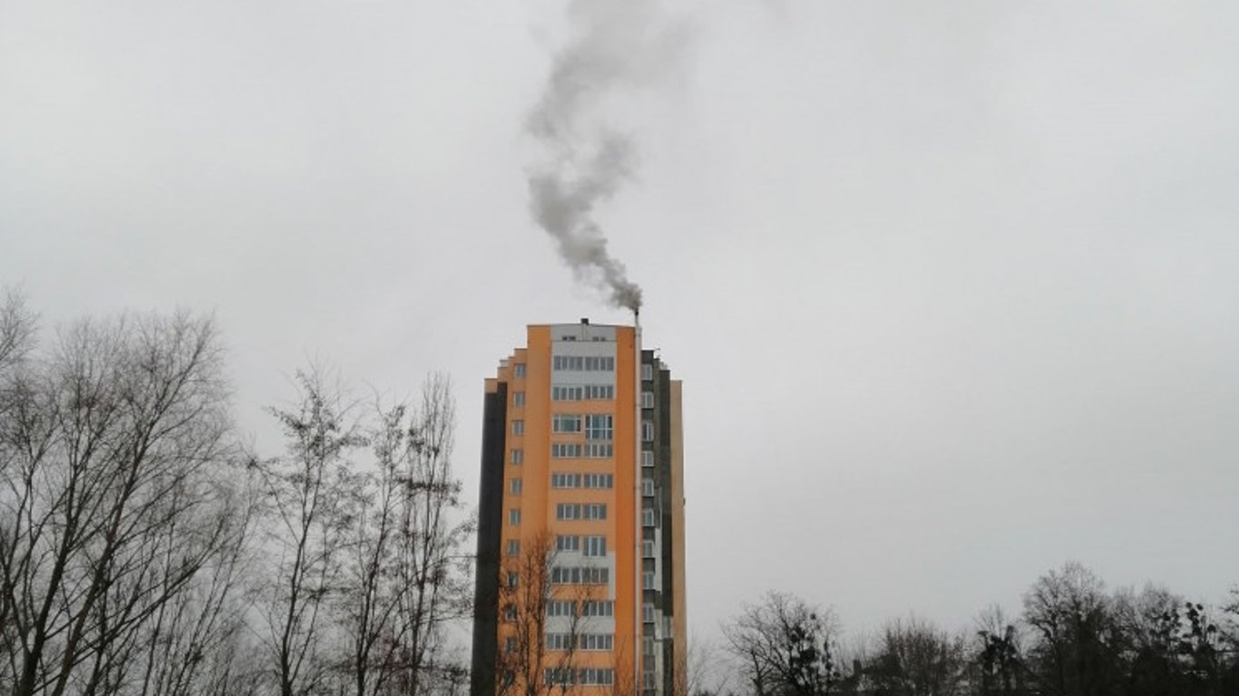 Отопление в Киеве - многоэтажку начали отапливать дровами