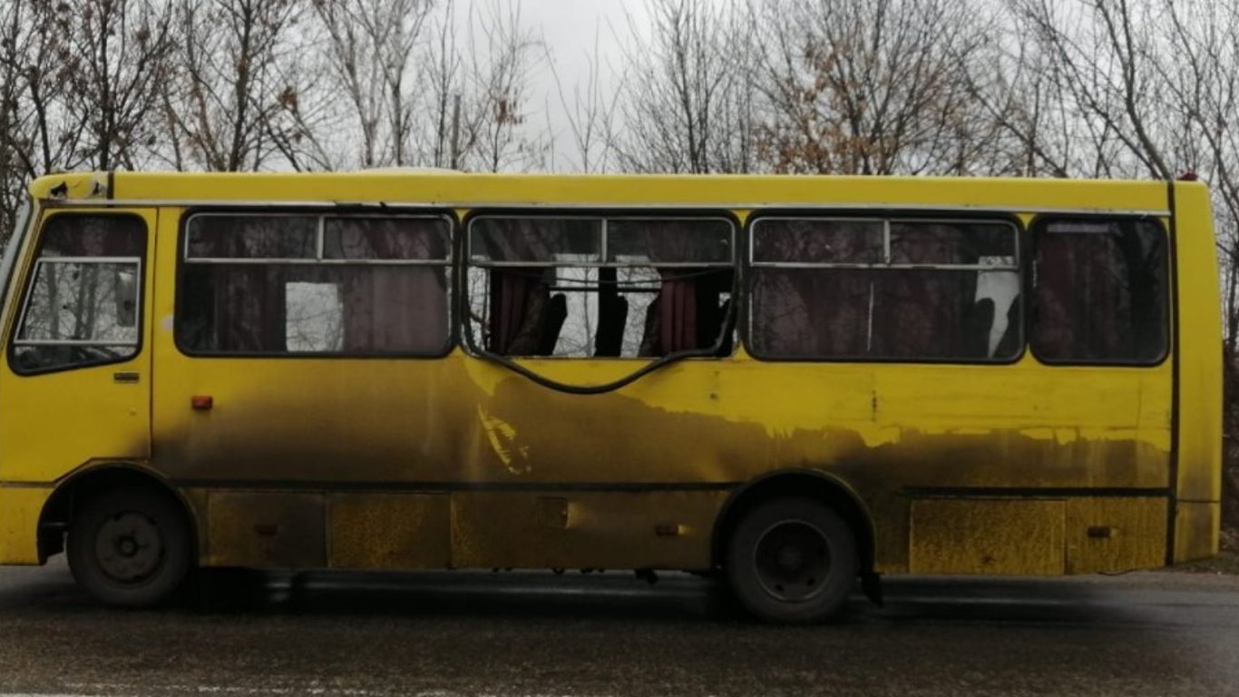ДТП под Киевом - маршрутка врезалась в грузовик - фото