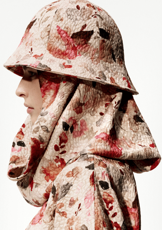 Незвичний, але теплий головний убір