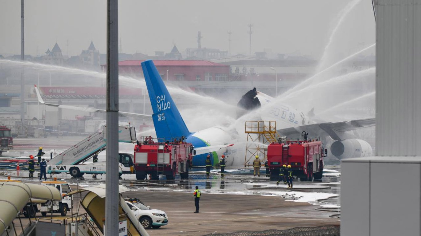 В Китае сгорел российский самолет: все подробности