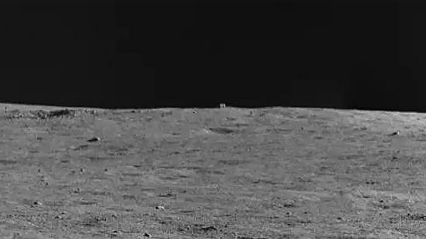 Ученые разгадали секрет таинственной "хижины" на обратной стороне Луны