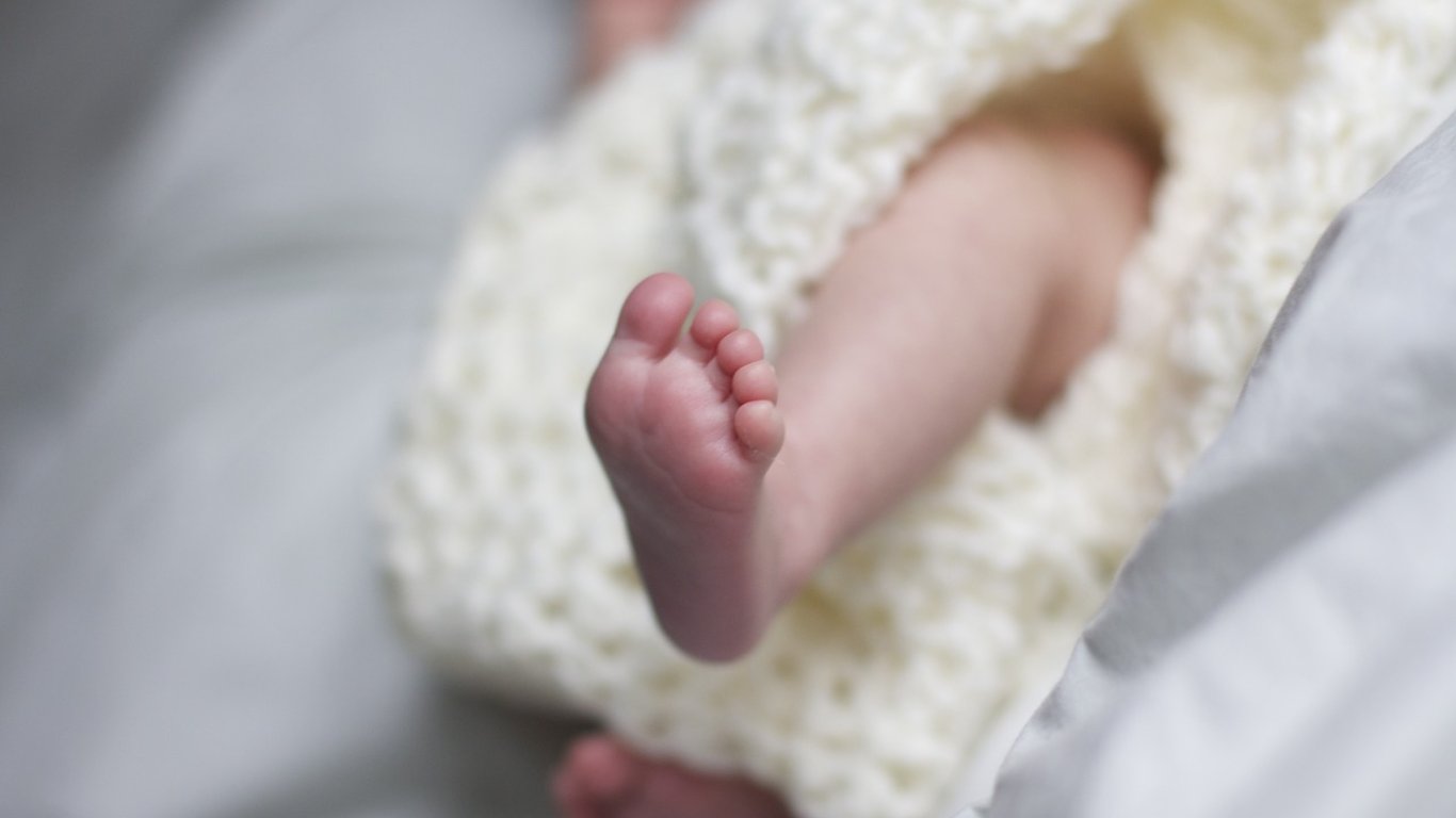 У Польщі виявили непритомну українку з чужим немовлям