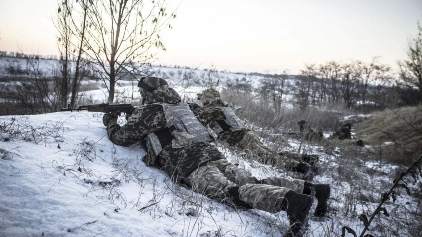 На Донбассе враг ранил украинского бойца