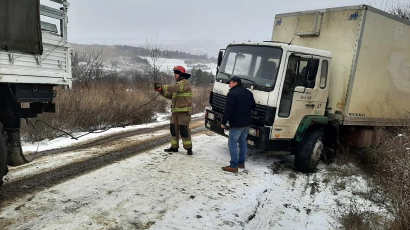 В Одесской области 3 машины попали в кювет из-за непогоды