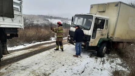 Последствия непогоды: в Одесской области спасатели четыре раза помогали водителям в ДТП - 285x160