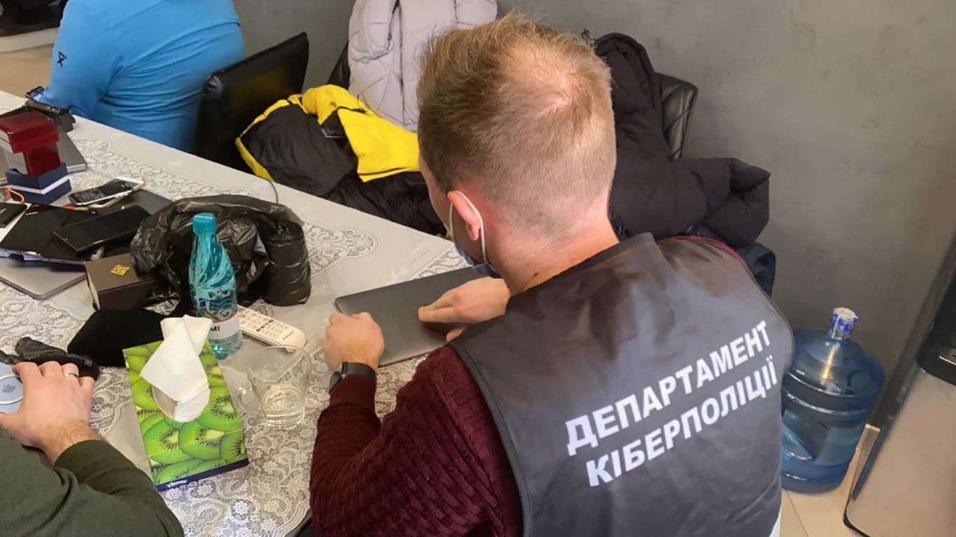 На Харьковщине разоблачили кибермошенников, которые обворовывали счета иностранцев