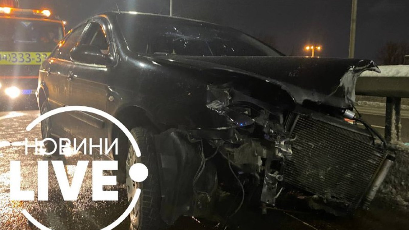 ДТП в Киеве - двое друзей устроили пьяную аварию и пытались запутать патрульных