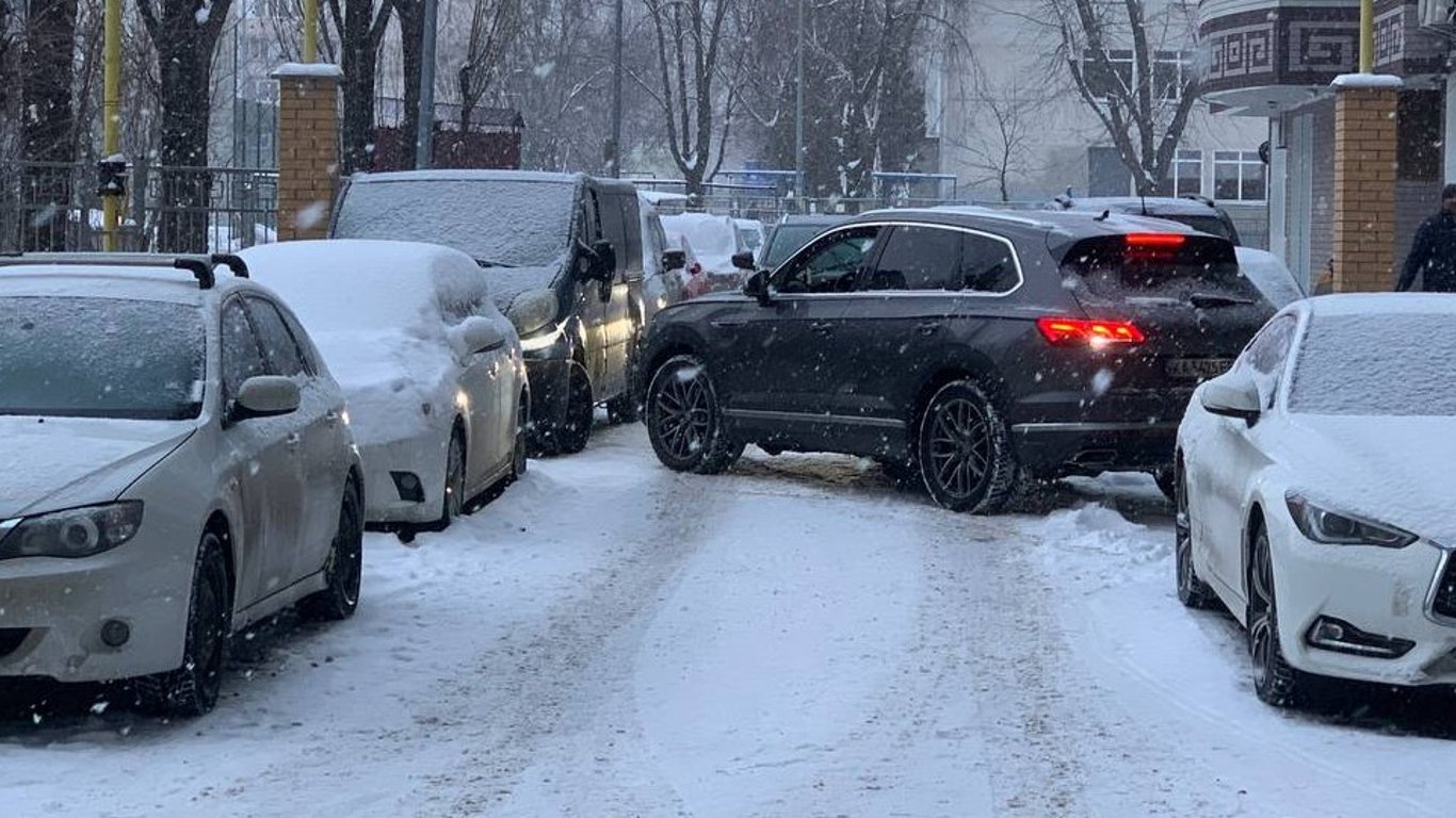 Погода в Києві - столицю знову накрили снігопади