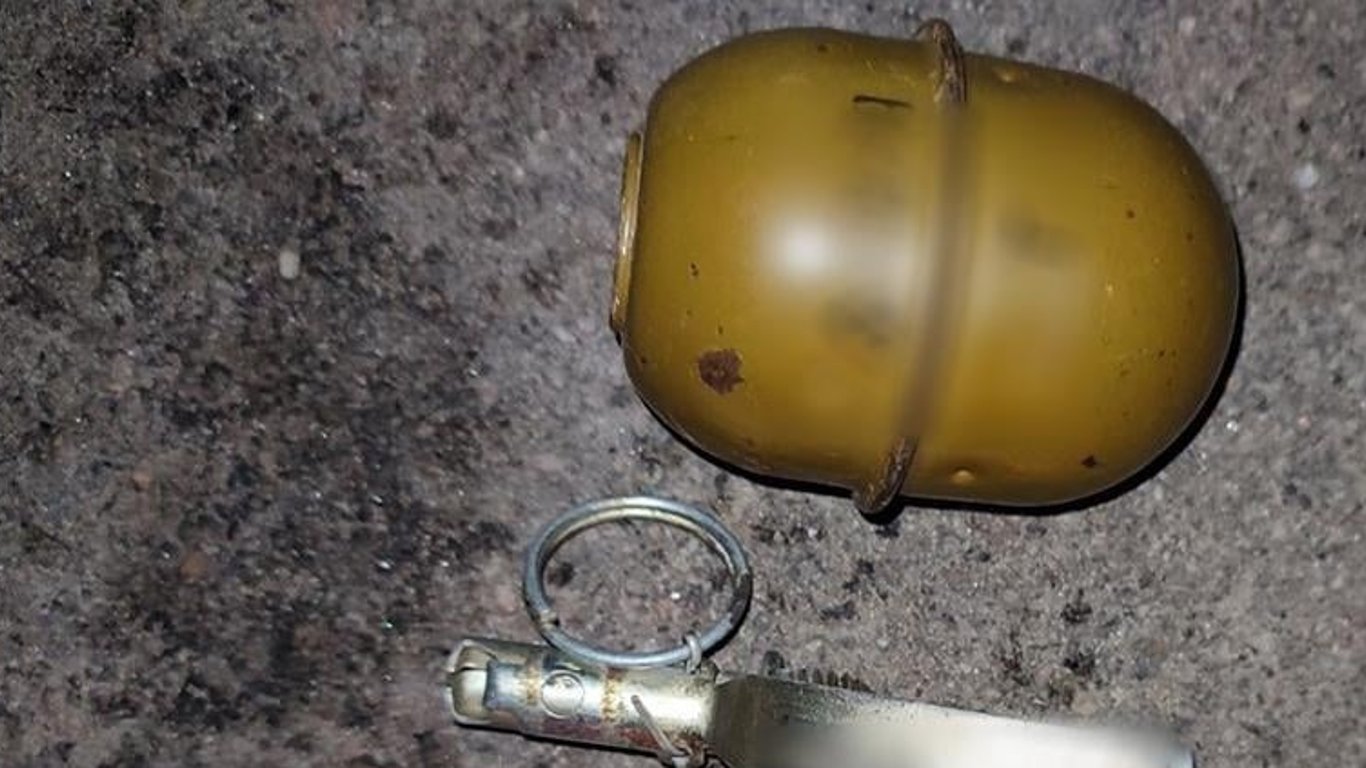 Мужчина расхаживал по Киеву с гранатой