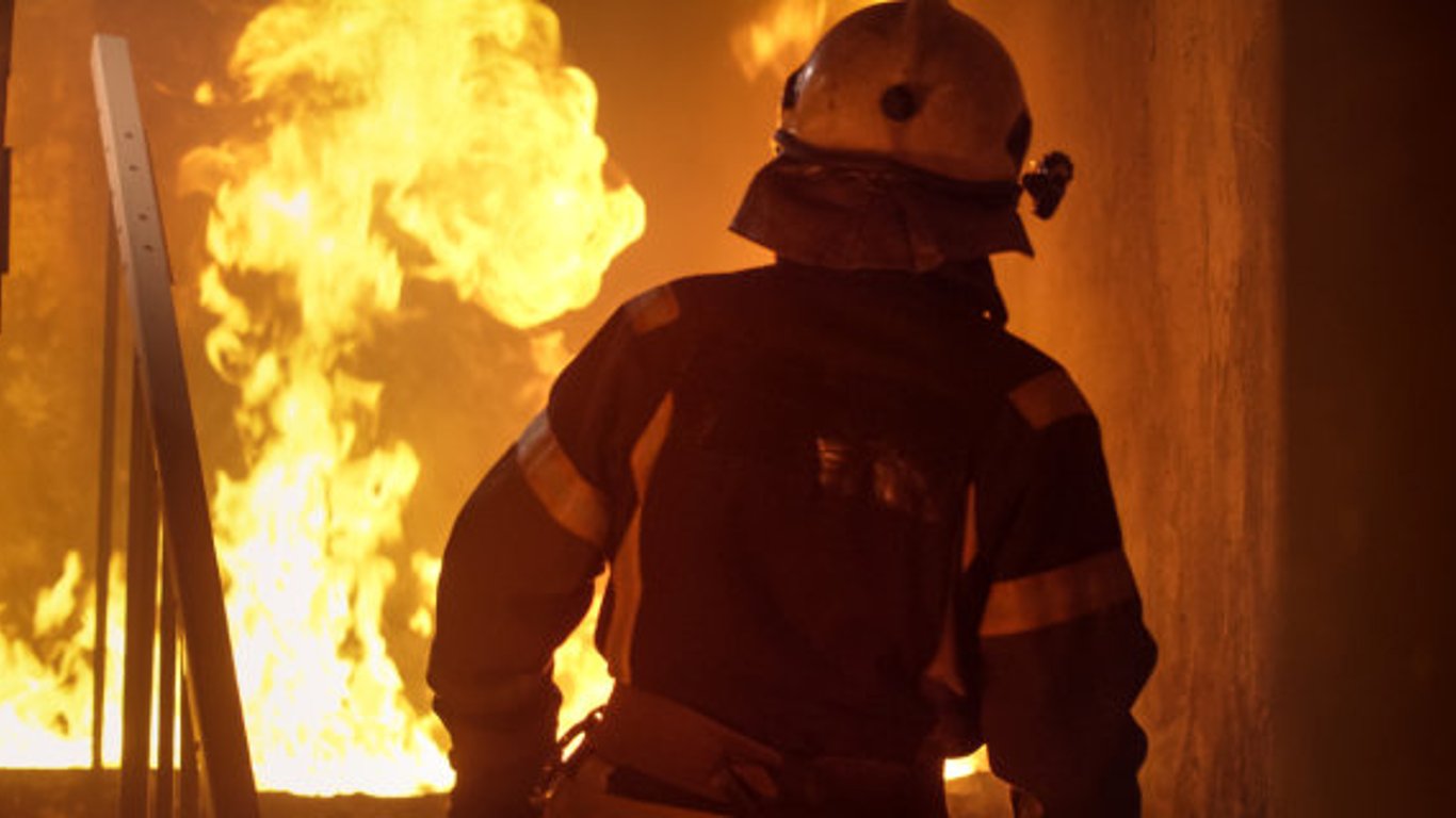 Пожар - в Киеве во время пожара спасли человека - подробности