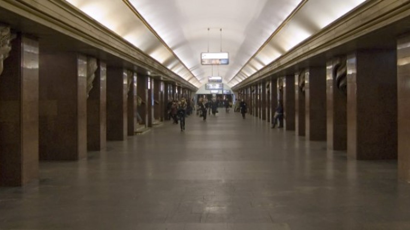 Метро у Києві - закрили станції метро "Театральна" і "Вокзальна" і пересадочний вузол на зелену гілку