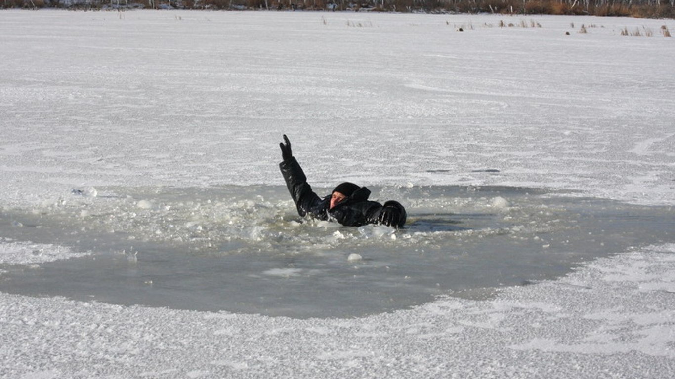 Ребенок провалился под лед на Оболони - Новости Киева