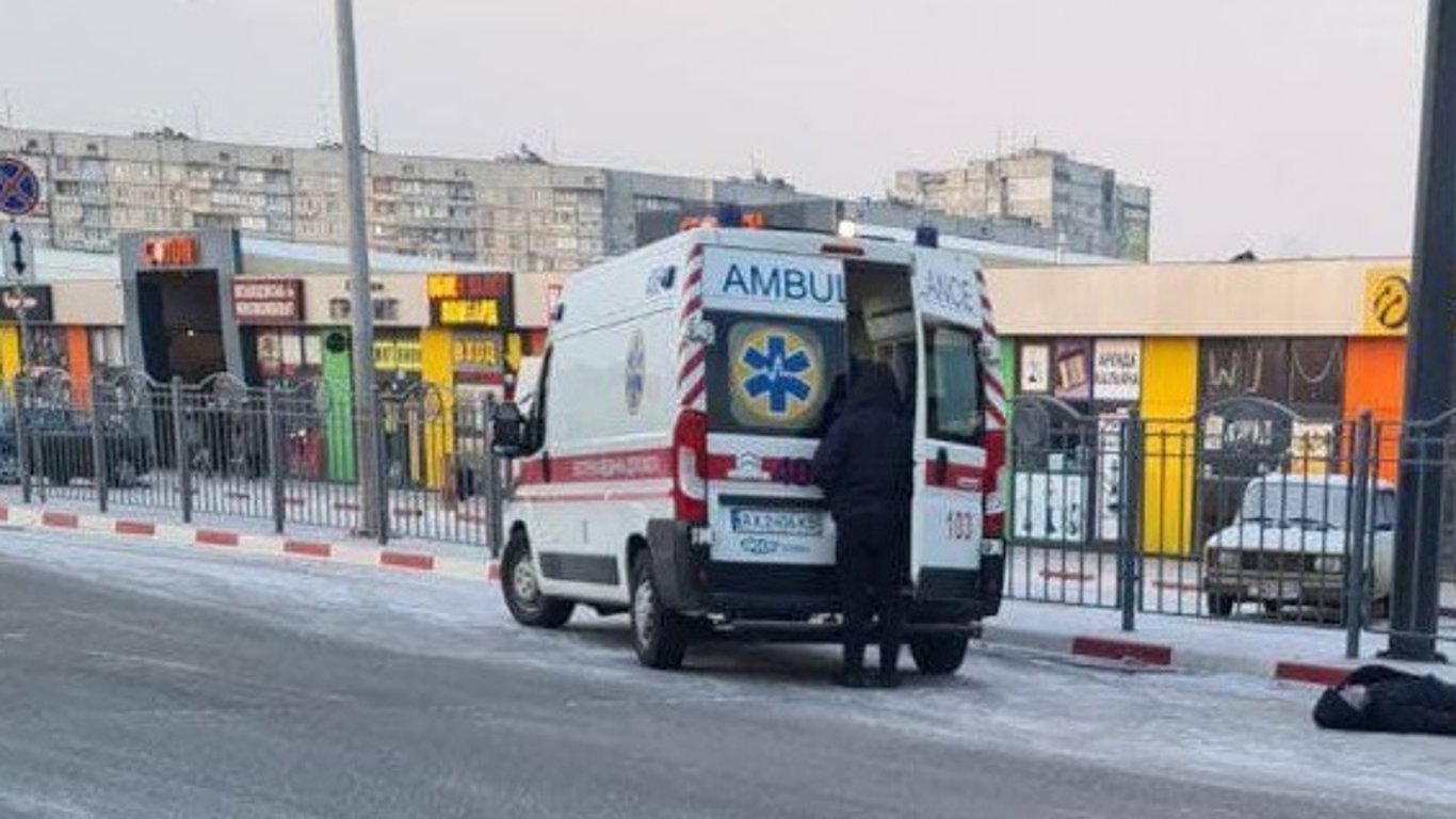 В Харькове возле одной из станций метро обнаружено тело мужчины