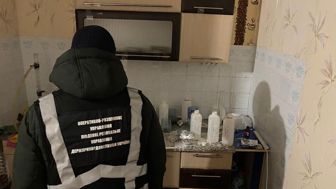 Задержали мужчину, который изготавливал и продавал наркотики-новости Одессы