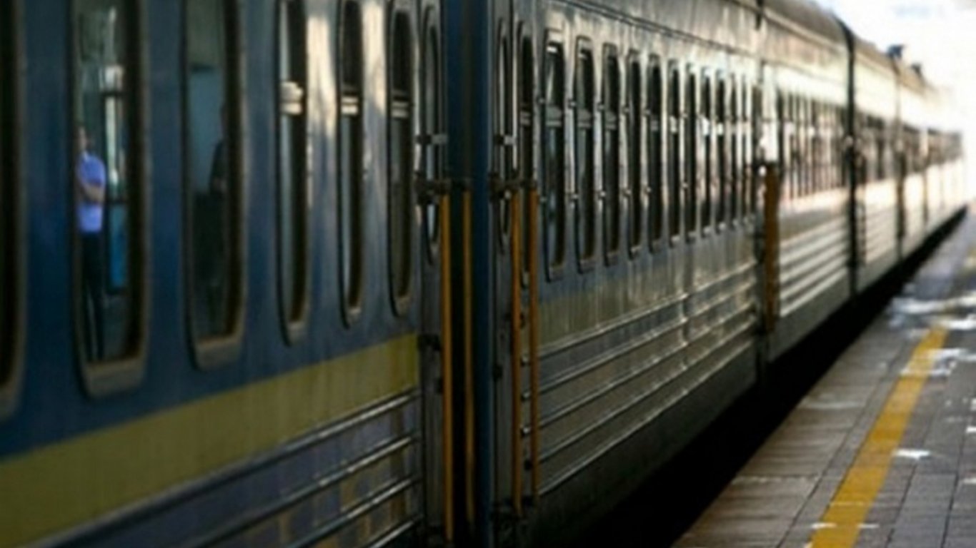 Сервис от Укрзализныци - в поезде Черновцы-Одесса вышли из строя кровати