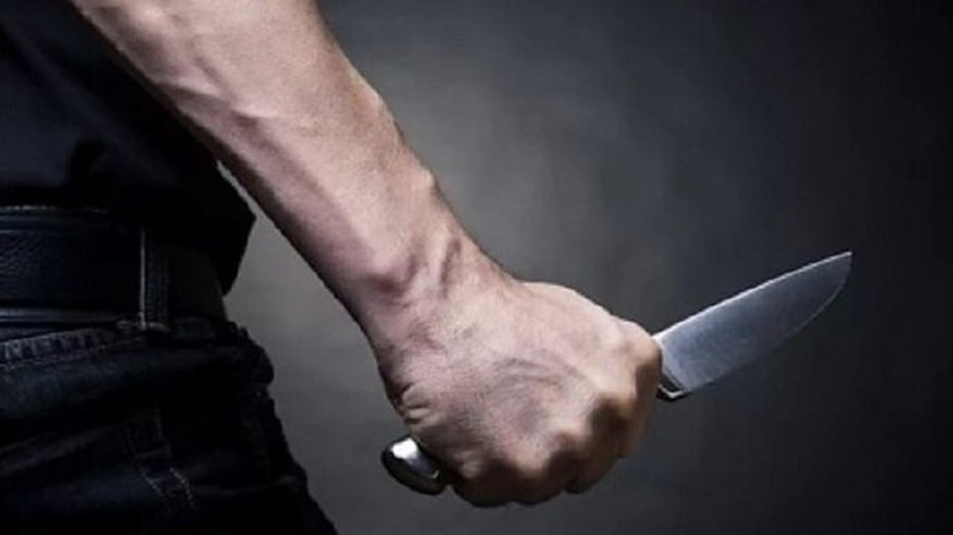 ЧП в Киеве - мужчина ранил парня ножом