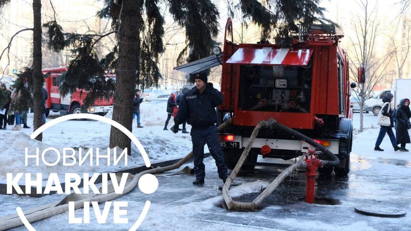 Спасатели потушили пожар в главном корпусе Харьковского университета им. Каразина